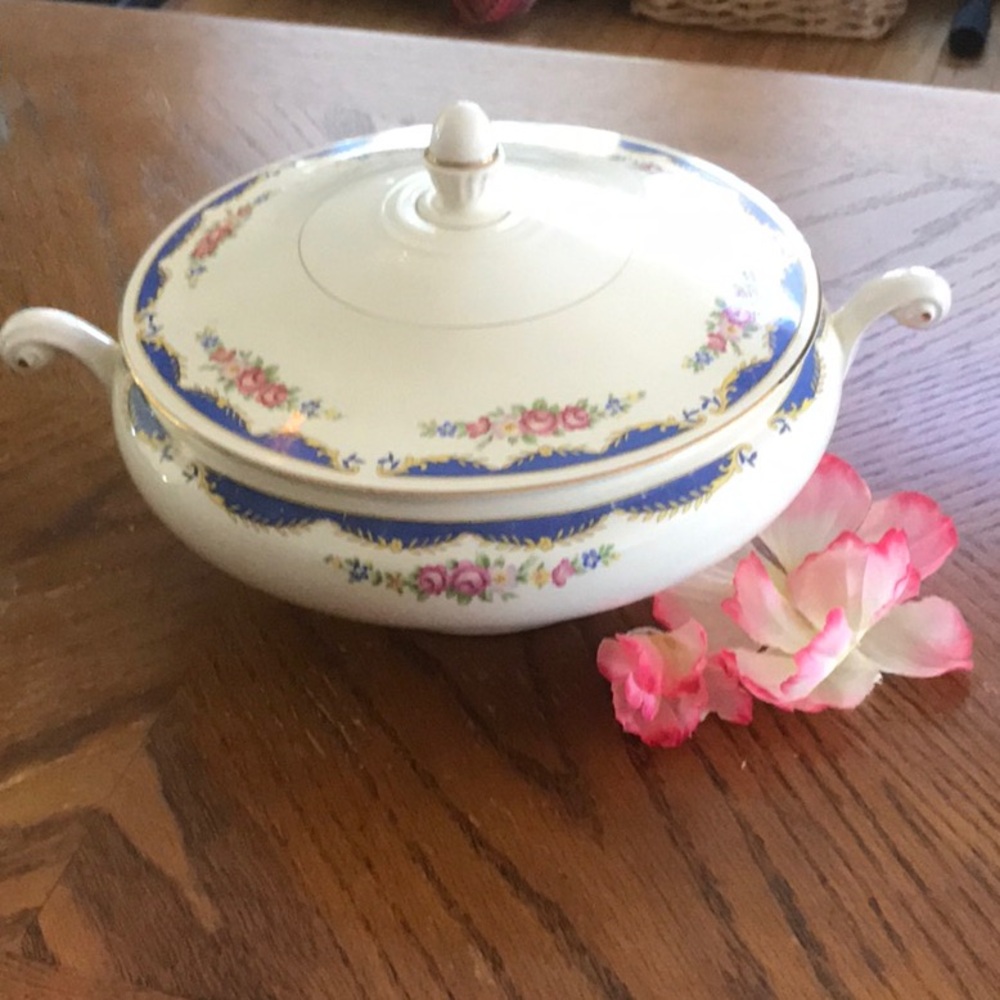 Vintage 1940’s Homer Laughlin Eggshell Nautilus Floral covered serving dish - Picture 1 of 5